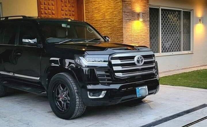 Rent a car in islamabad - land cruiser for rental