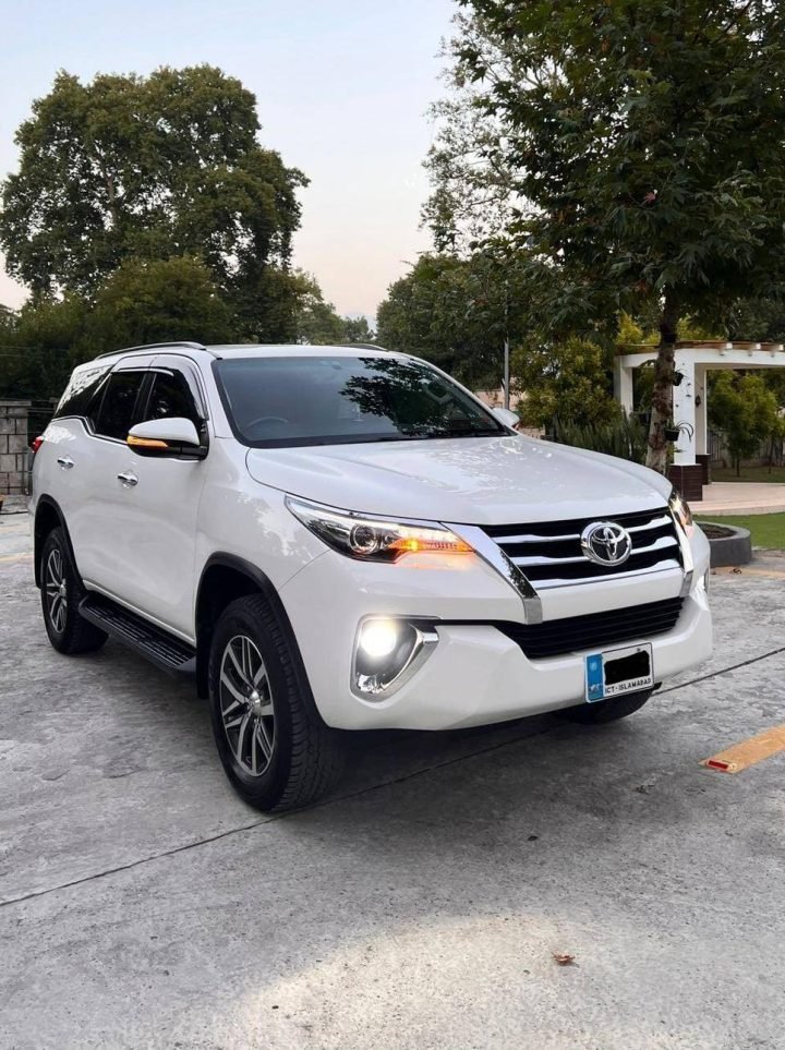rent a car in islamabad - fortuner for rent